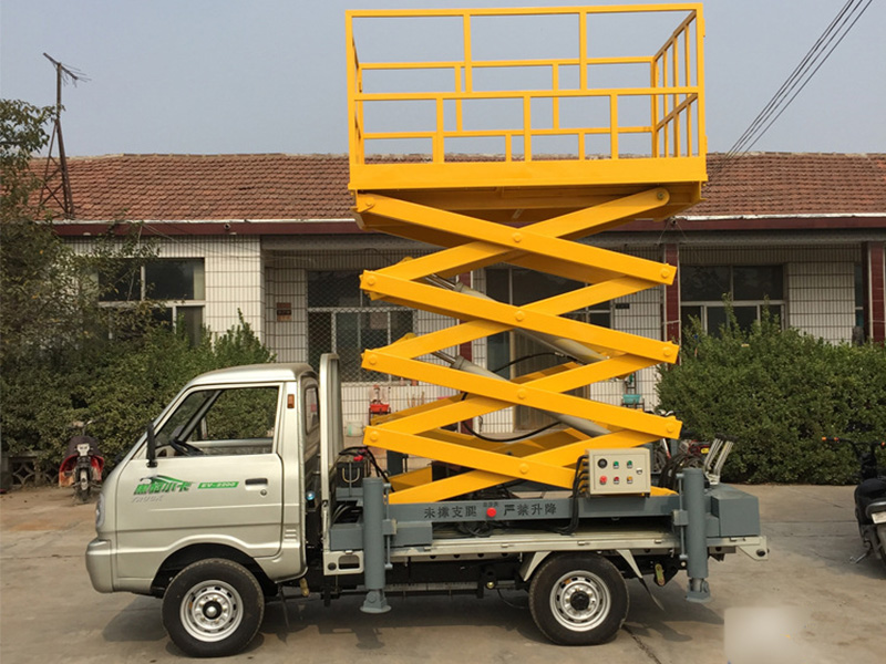 成都升降機(jī),四川車(chē)載式升降機(jī),成都電動(dòng)車(chē)載升降機(jī),成都車(chē)載升降機(jī)廠家,四川新能源升降機(jī),成都自行走升降機(jī)