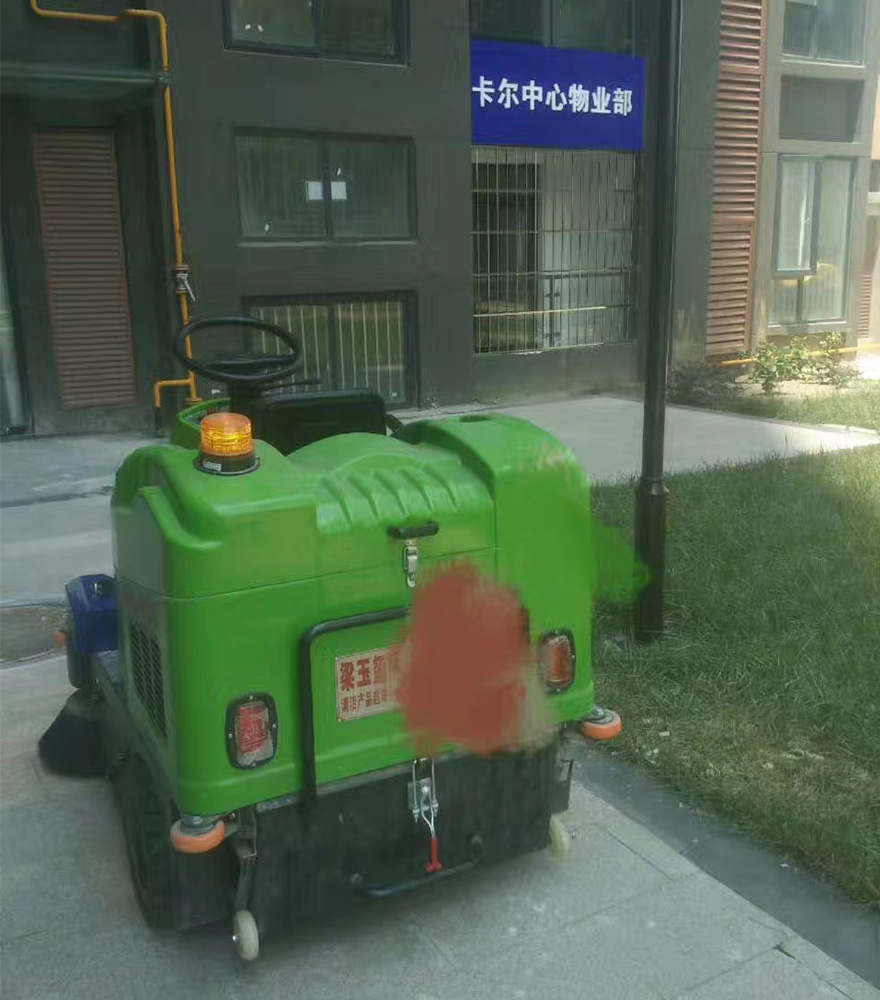 掃地機(jī),電動(dòng)掃地機(jī),成都掃地車,四川掃地車,國(guó)產(chǎn)掃地機(jī),綿陽掃地機(jī),全自動(dòng)掃地機(jī),駕駛式掃地機(jī)