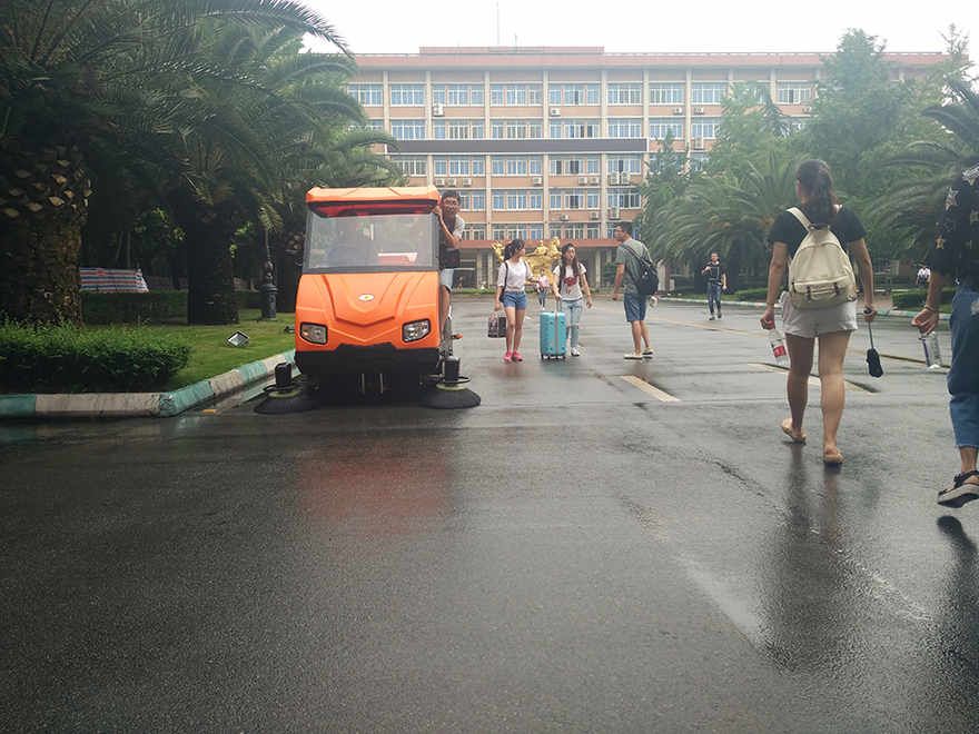 成都電動掃地車