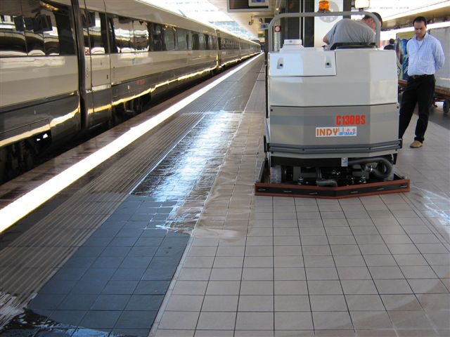 四川高美洗掃兩用機(jī)