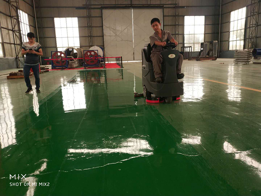 成都駕駛式洗地機(jī)