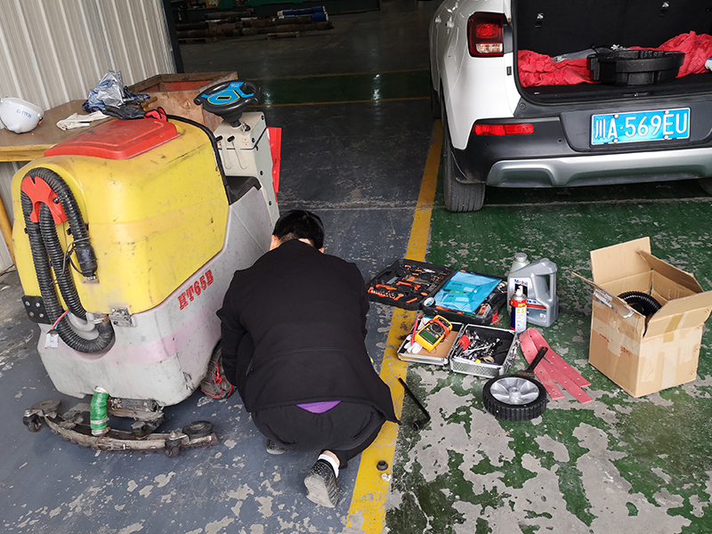 四川新都洗地機(jī)維修,成都洗地機(jī)售后,四川本地工廠洗地機(jī)上門服務(wù),新都洗地機(jī)維修售后,四川駕駛式洗地機(jī)維修