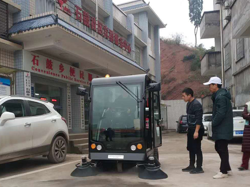 四川掃地機(jī),成都掃地車,宜賓駕駛掃地機(jī),四川電動(dòng)掃地車廠家,德陽(yáng)全自動(dòng)駕駛式掃地機(jī),四川物業(yè)掃地車
