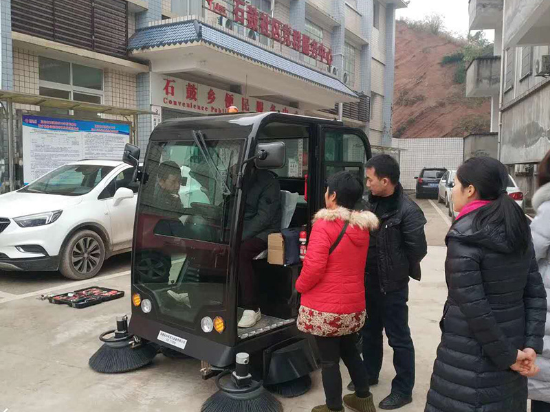 四川掃地機(jī),成都掃地車,宜賓駕駛掃地機(jī),四川電動(dòng)掃地車廠家,德陽(yáng)全自動(dòng)駕駛式掃地機(jī),四川物業(yè)掃地車