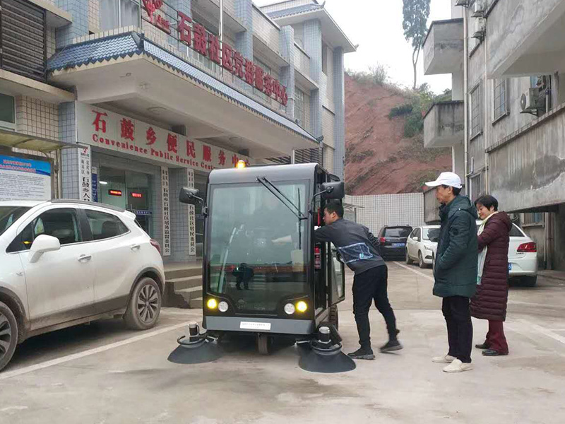 四川駕駛式電動(dòng)掃地車,成都駕駛式電動(dòng)掃地車,工廠四川駕駛式電動(dòng)掃地車,綿陽(yáng)四川駕駛式電動(dòng)掃地車