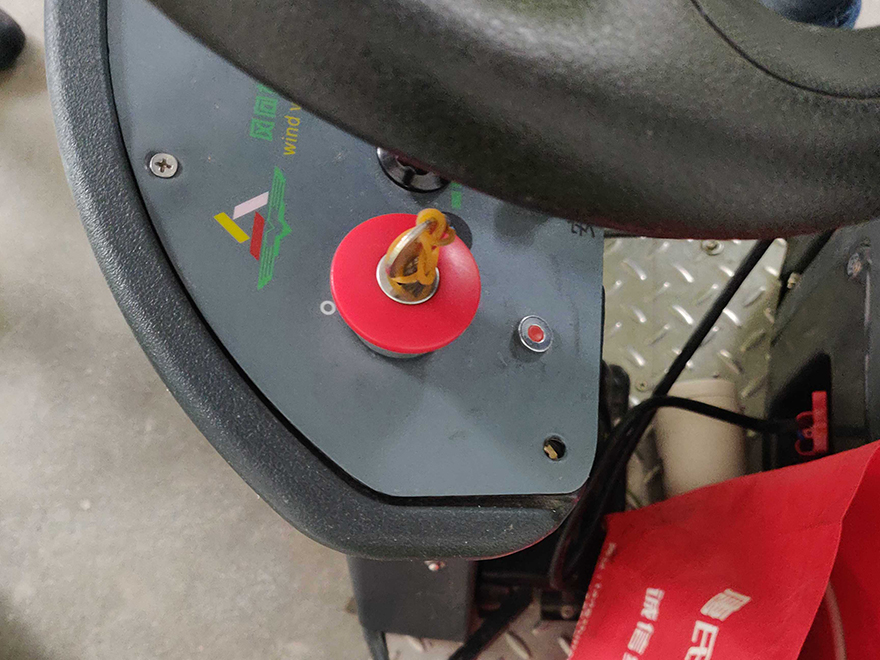 駕駛式洗地機維修，成都洗地機維修，全自動洗地機維修。