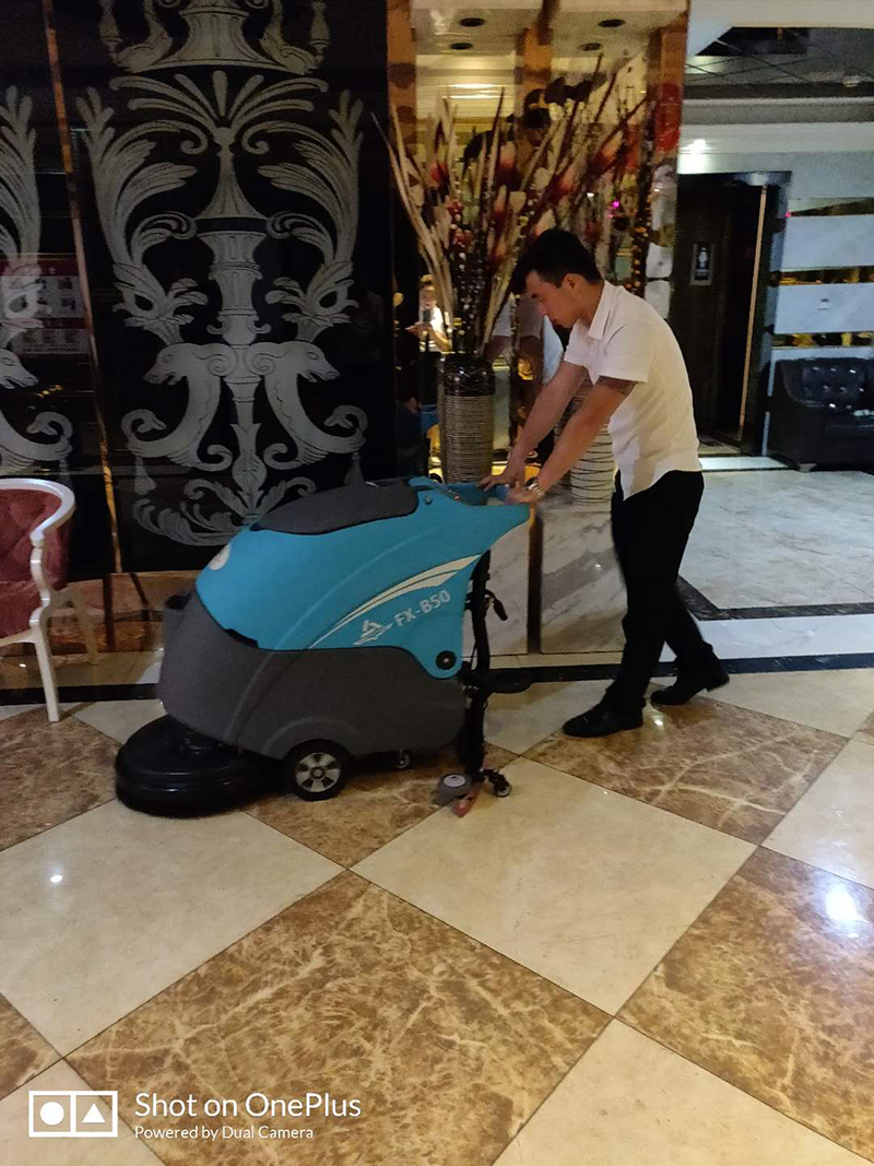 小區(qū)洗地機,車庫洗地機,物業(yè)洗地機