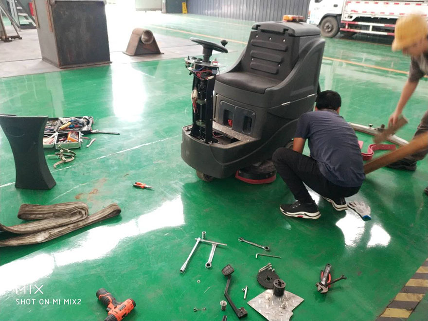 成都工廠洗地機(jī),成都駕駛式洗地機(jī),成都洗地機(jī)