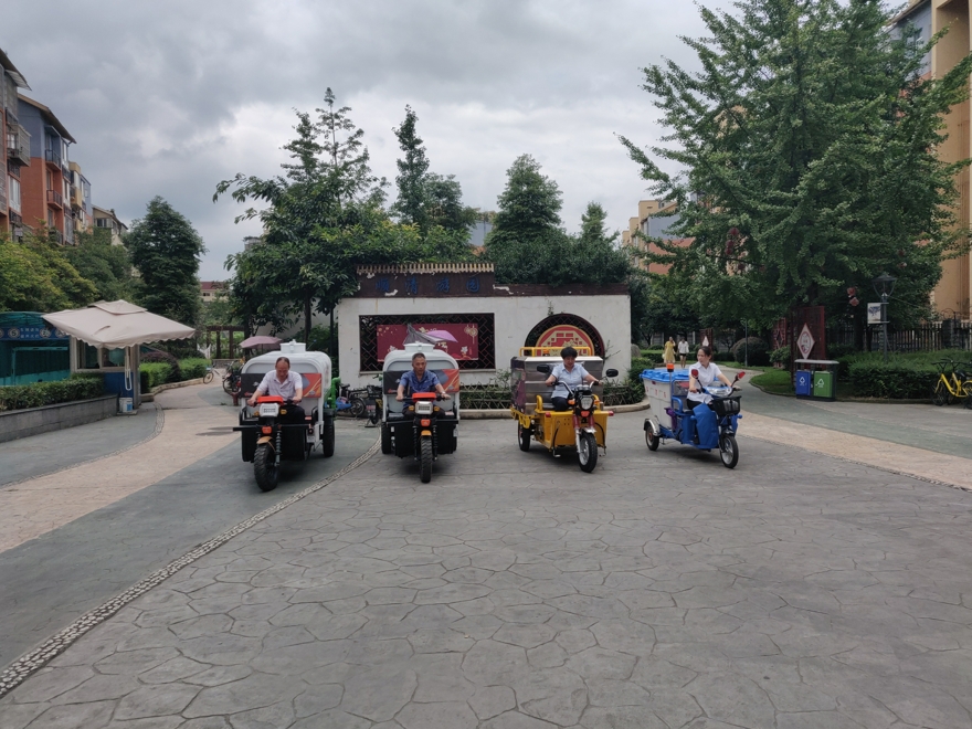 四川電動(dòng)掃地機(jī)，三輪高壓清洗車(chē)，三輪灑水車(chē)，快保車(chē)，綠化灑水車(chē) ，臨時(shí)消防車(chē)