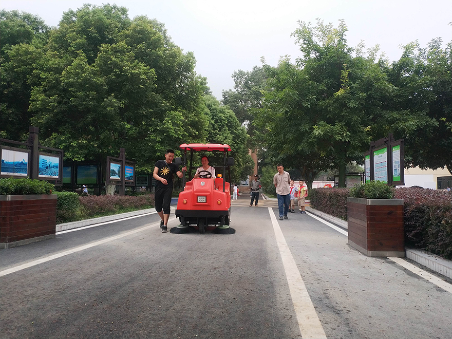 四川小型環(huán)衛(wèi)清掃車,成都小型環(huán)衛(wèi)清掃車,小型環(huán)衛(wèi)清掃車,電動環(huán)衛(wèi)清掃車