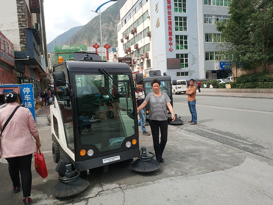 甘孜駕駛式掃地機(jī),甘孜電動(dòng)掃地車,阿壩駕駛式掃地機(jī),阿壩電動(dòng)掃地車