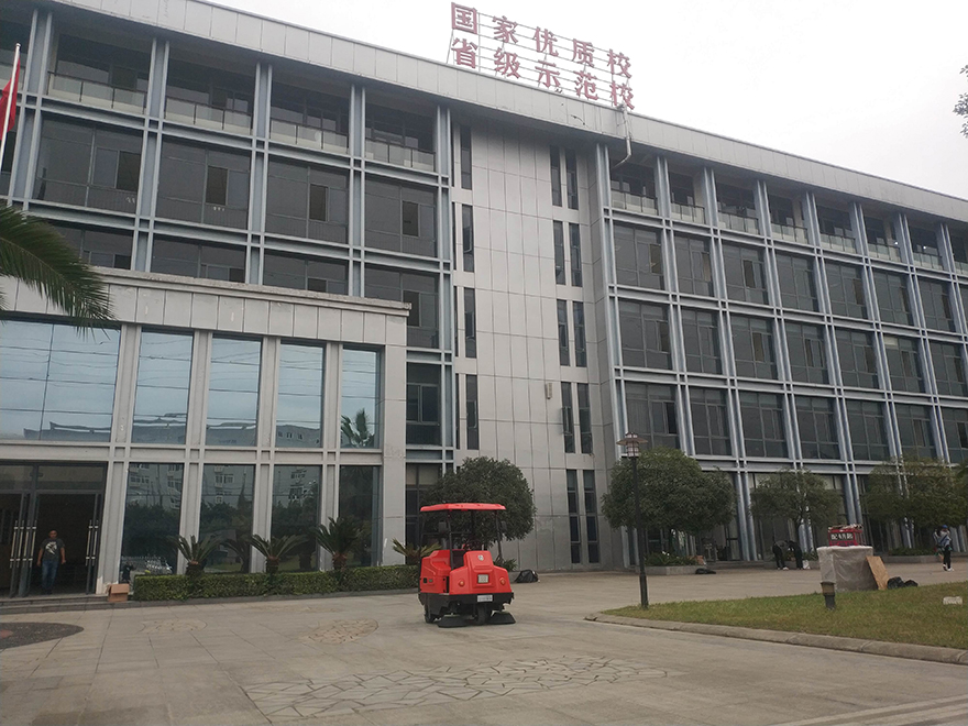 綿陽掃地機,自貢電動掃地機,瀘州駕駛式掃地機,宜賓掃地機