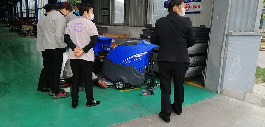 成都電動(dòng)洗地機(jī),手推式洗地機(jī),成都工廠洗地機(jī)
