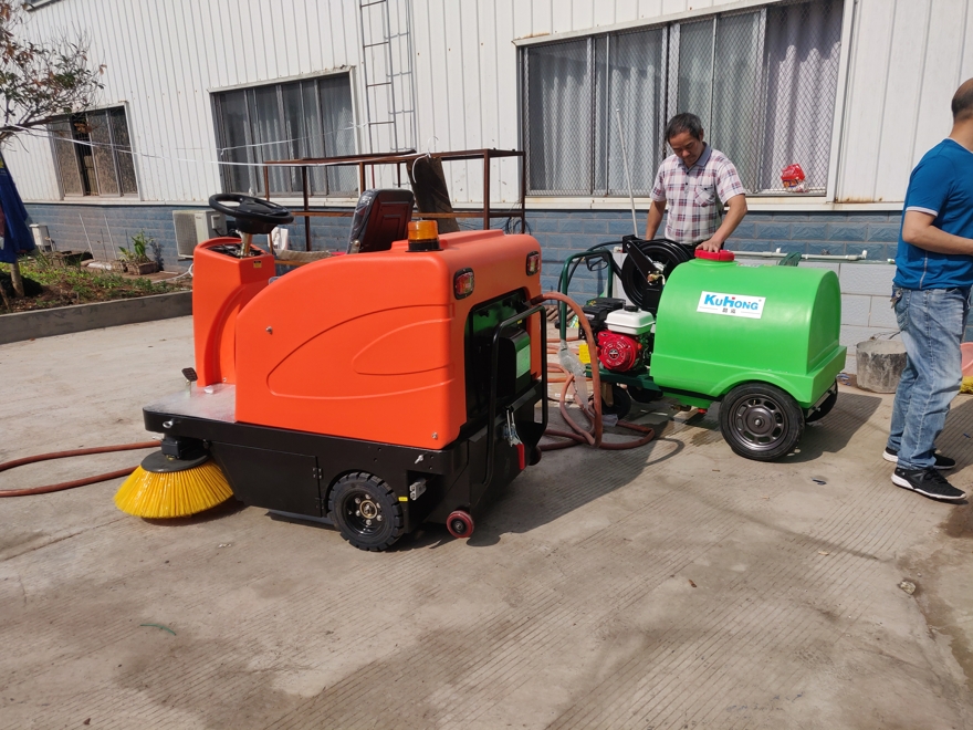 帶水箱高壓沖洗機(jī)，高壓沖洗機(jī)