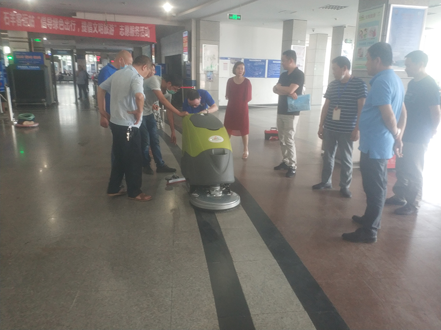 成都車站洗地機(jī)