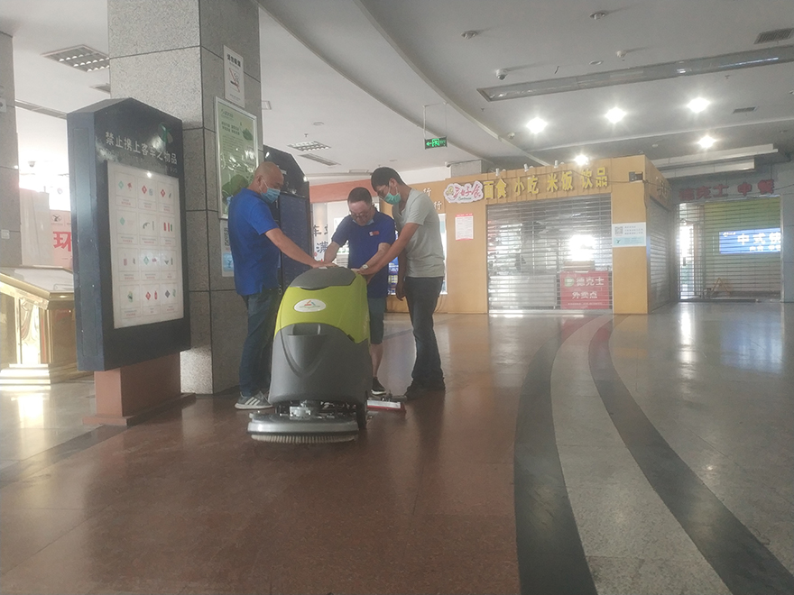 汽車站電動洗地機(jī)