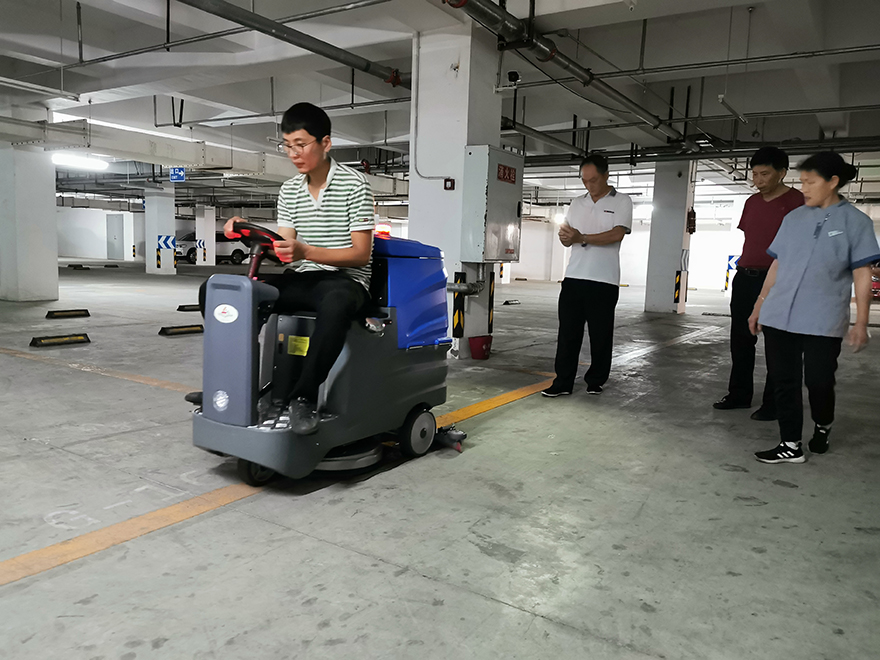 成都駕駛式洗地機,四川駕駛式洗地機,自貢駕駛式洗地機,宜賓駕駛式洗地機