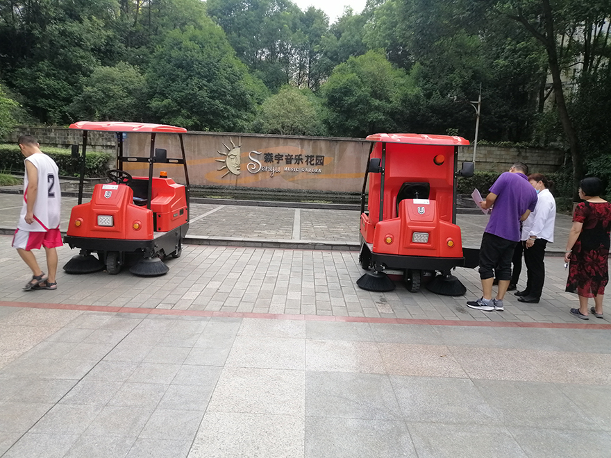 駕駛式掃地機(jī),成都駕駛式掃地機(jī),成都電動掃地機(jī),溫江駕駛式掃地機(jī)