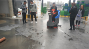 成都駕駛式洗地機服務(wù)于永輝物流配送中心