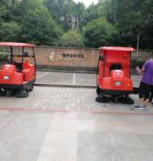 四川小區(qū)掃地車(chē)捍衛(wèi)高端小區(qū)地面清潔