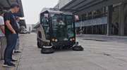 駕駛式掃地機(jī)在華一眾創(chuàng)地面粉塵清潔